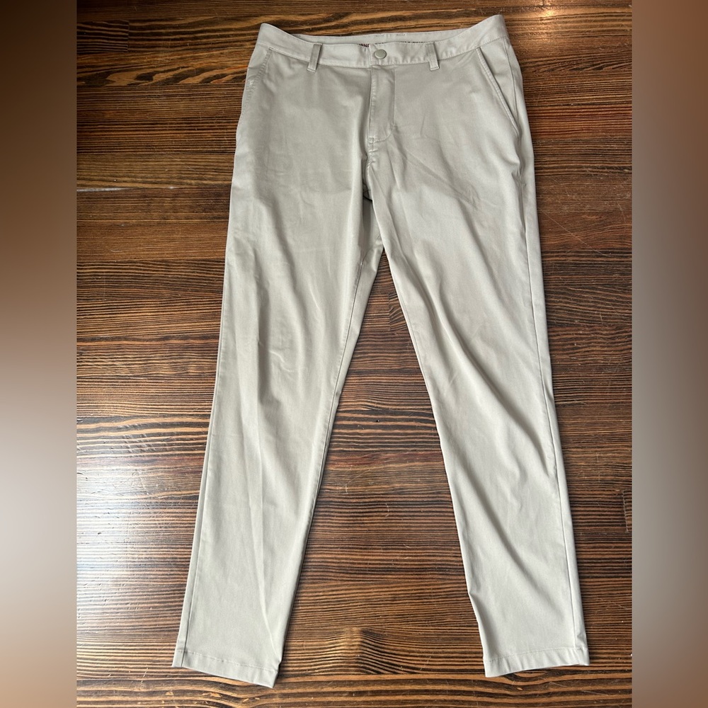 Rhone commuter size 31 men’s Tan Pants